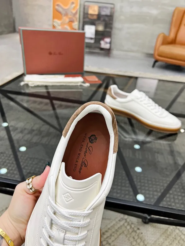 Factory price: 440💰Loro men's shoes💰iana top purchasing agent🇮🇹 men's shoes💰 The popular casual sneakers counter of the popular street man has new products at the same time. The uppers are made of cowhide fabric imported from Italy. The high-quality splicing technology has a classic and generous layout with a masculine temperament. Soft and comfortable cowhide lining. The soles: the original soles are specially provided by the original factory. The exclusive molded soles are super comfortable. The original factory follows the order. 🔍🔍High quality. You can enter and exit the counter at will. Welcome to compare. The code number is 38-44, customized 45